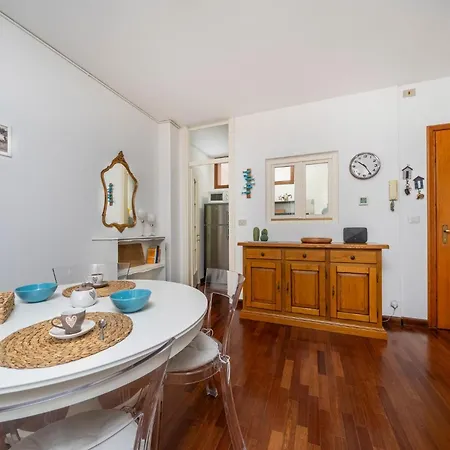 Guesthost - Lovely In アパート