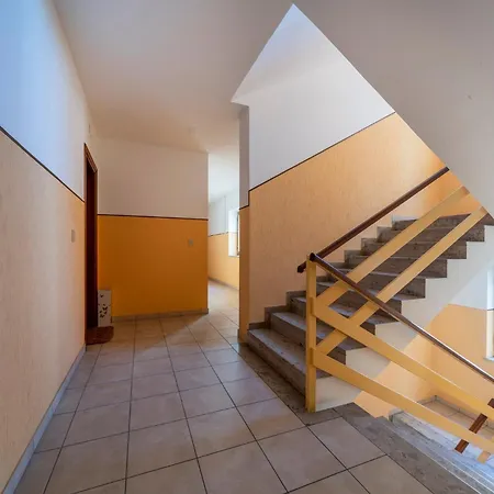 Guesthost - Lovely In Apartment *