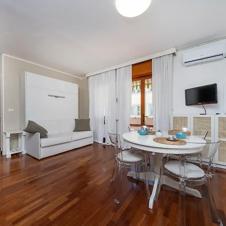 Apartment Guesthost - Lovely In