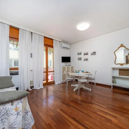 Apartment Guesthost - Lovely In