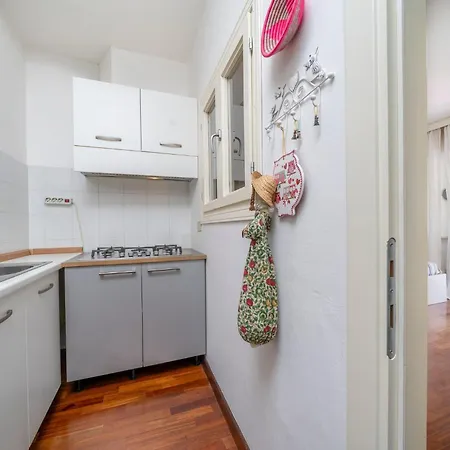 Guesthost - Lovely In Daire Grado