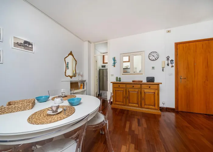 Guesthost - Lovely In Apartment